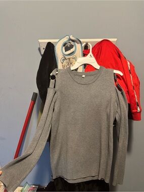 Long sleeve grey waffle knit blouse with silver ring cut out shoulder style